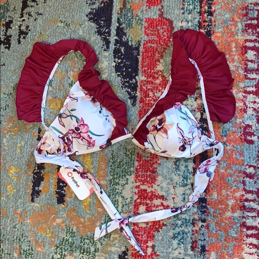 💥 BOGO NWOT Floral ruffle bikini top, size Medium.